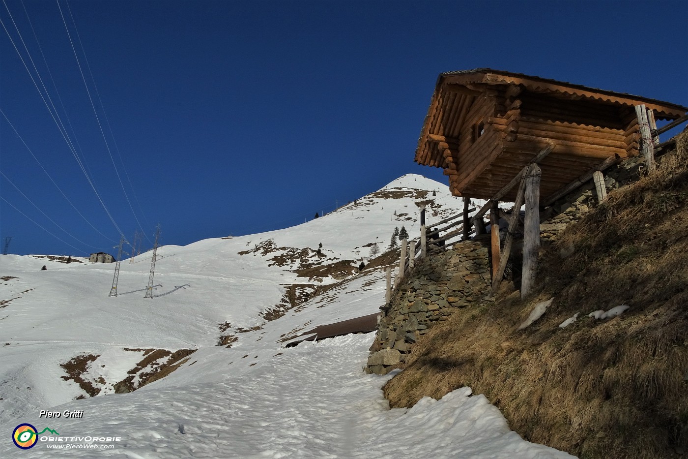 14 Il baitello d'ingresso alla Casera Alpe Ancogno Soliva (1700 m. circa).JPG